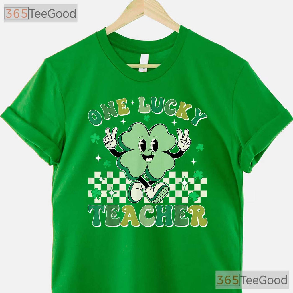 Retro Groovy One Lucky Teacher St Patricks Day T-Shirt Smiley Face School