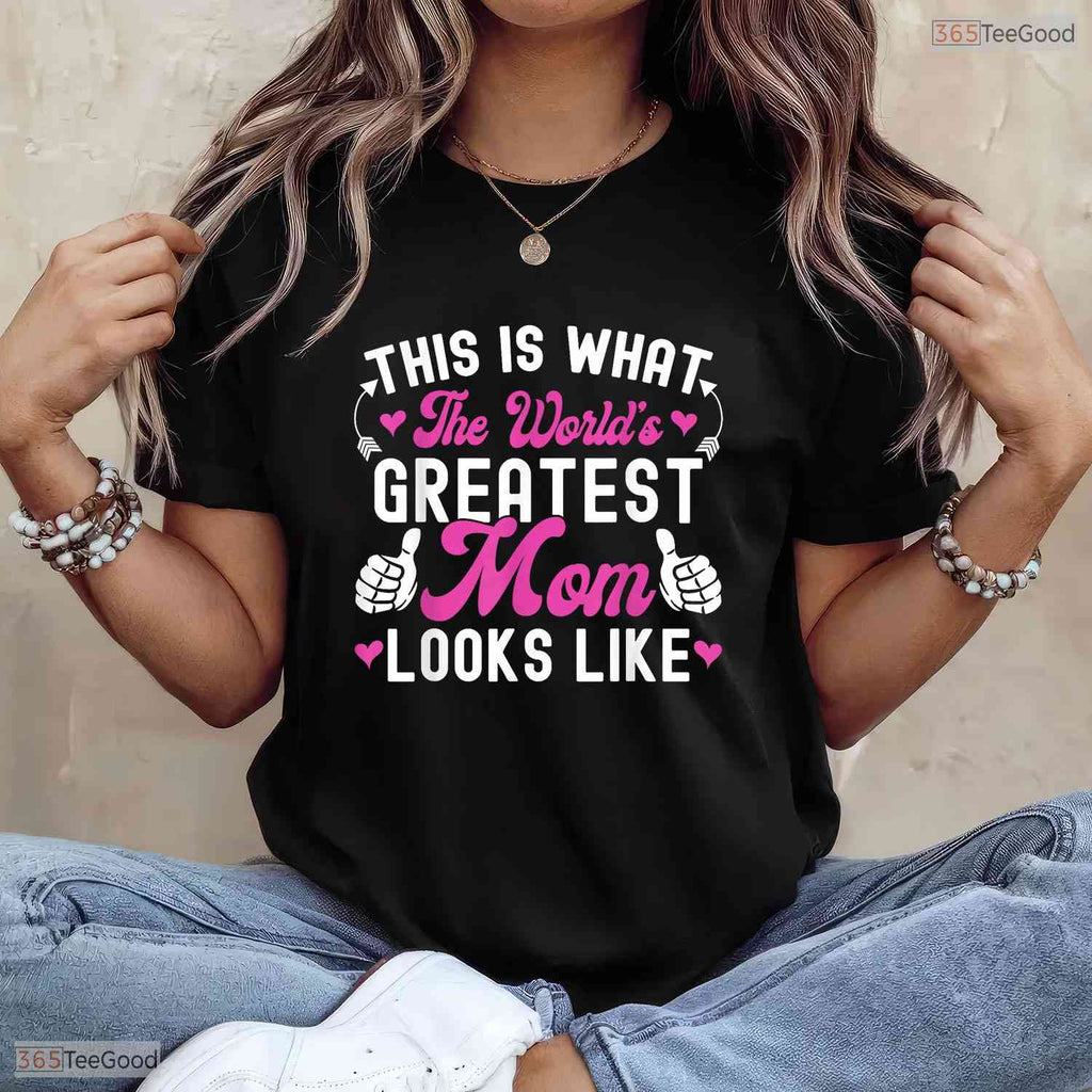 This Is What The Worlds Greatest Mom Looks Like Mothers Day T-Shirt Gift Idea