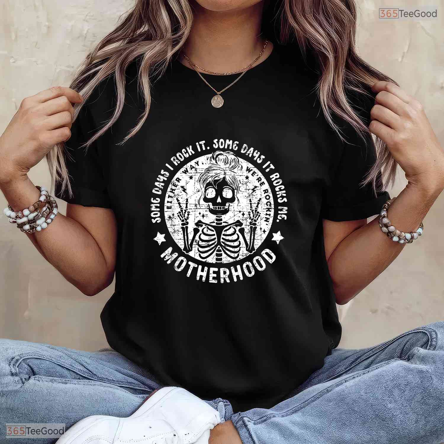 Funny Mom Life Skull Shirt Messy Bun Girl Mom T-Shirt Spooky Mother Tee Gift