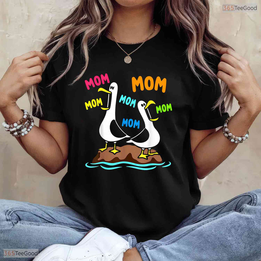 Funny Mama Seagull Mothers Day Humor T-Shirt Best Animal Lover Mom Gift Idea