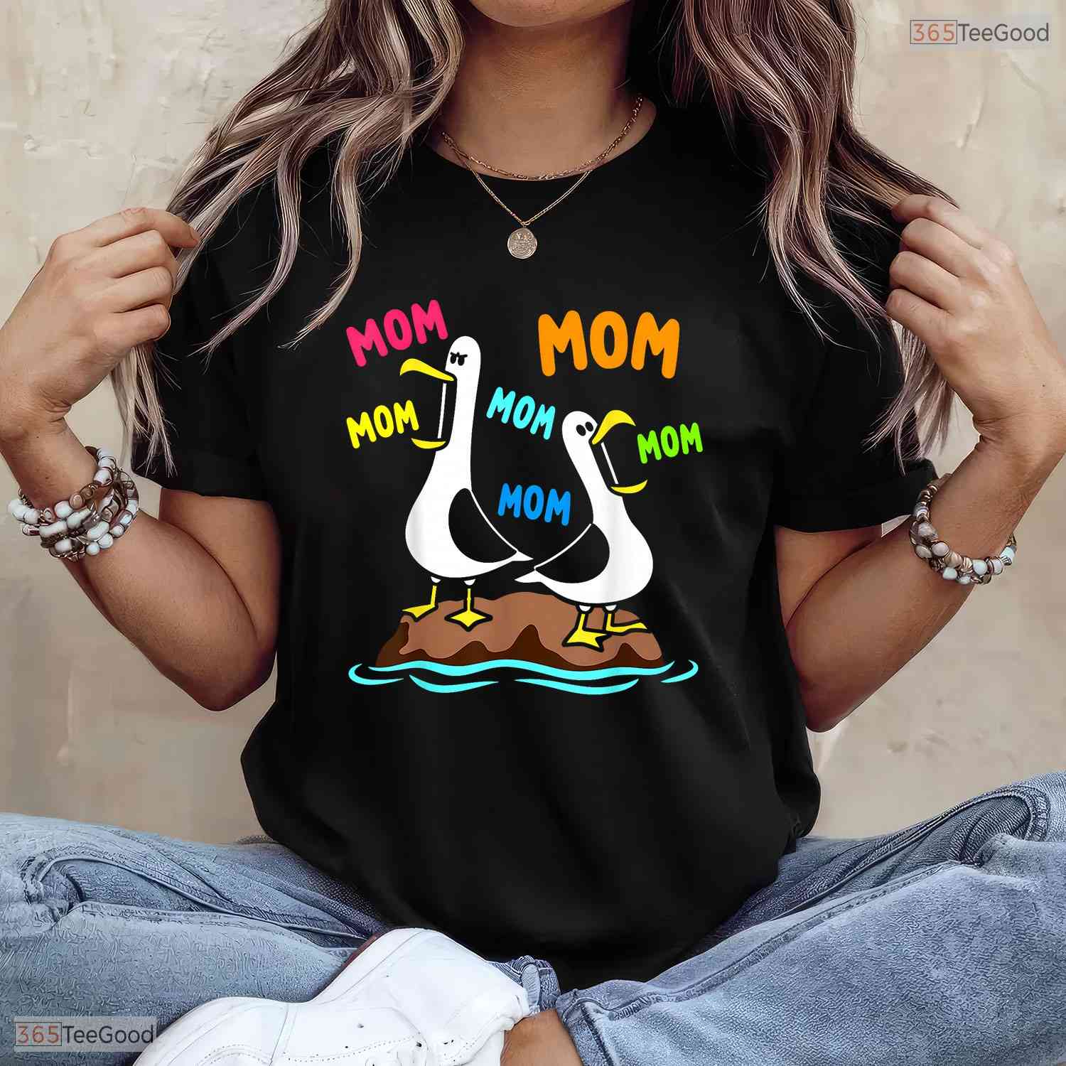 Funny Mama Seagull Mothers Day Humor T-Shirt Best Animal Lover Mom Gift Idea