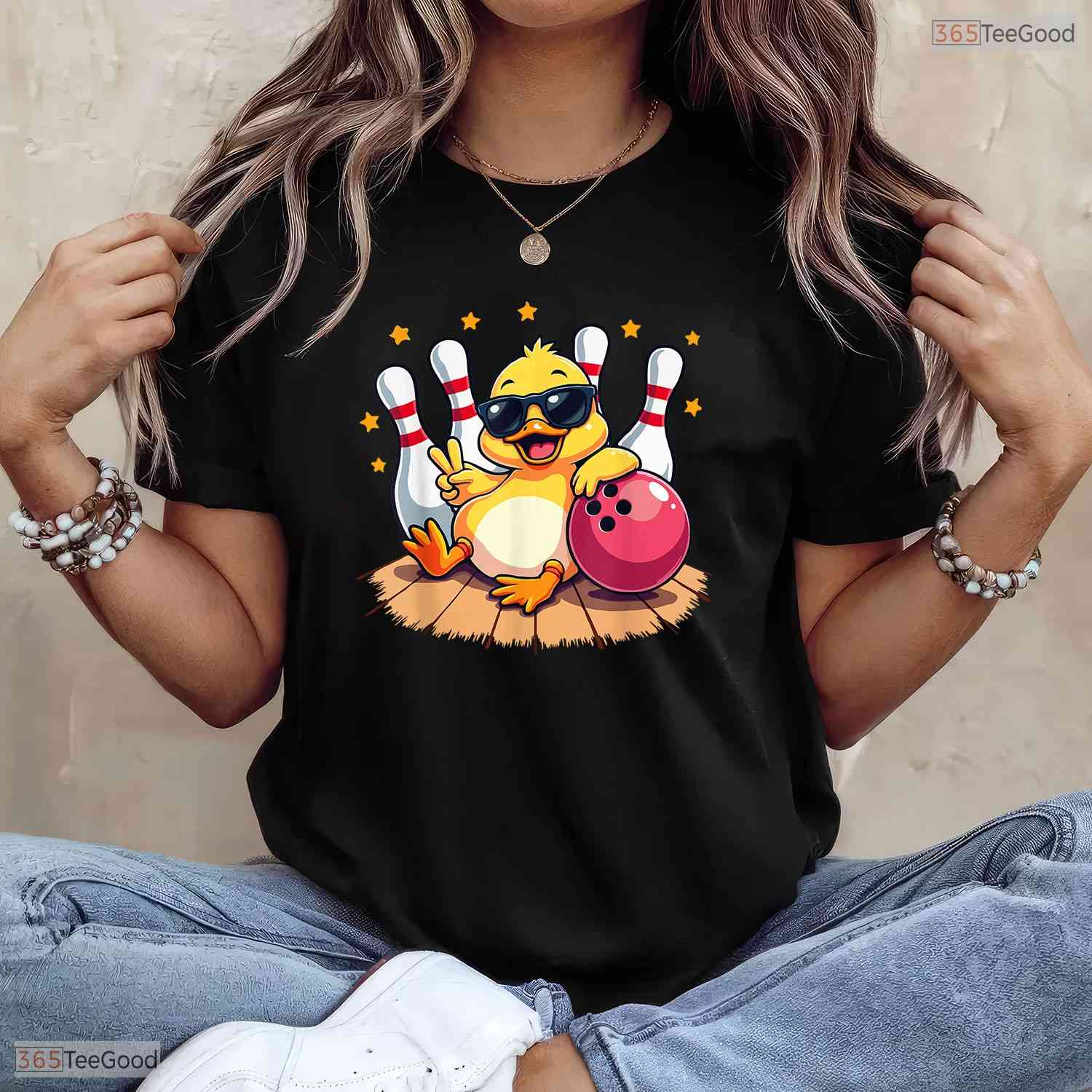 Cute Duck Playing Bowling Cool Mom Sunglasses Mothers Day T-Shirt Gift Idea