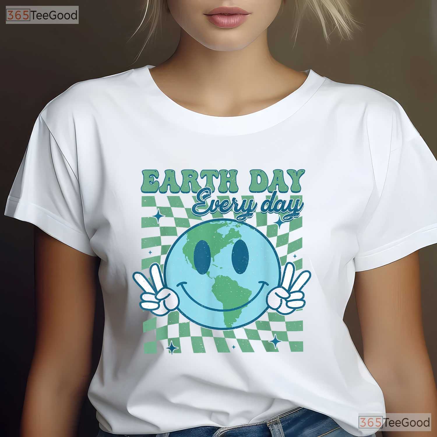 Earth Day Everyday Smiley Face T-Shirt Hippie Planet Anniversary Retro 70s Graphic