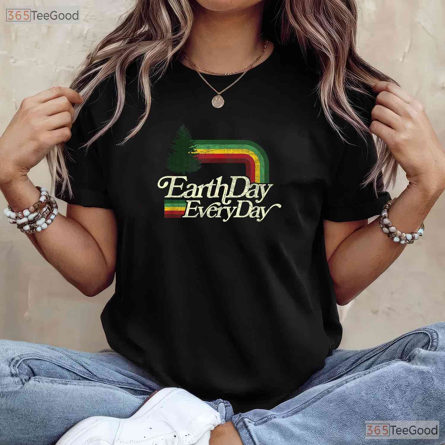 Cute Earth Day Everyday Retro Vintage T-Shirt 70s Style Distressed Planet Graphic