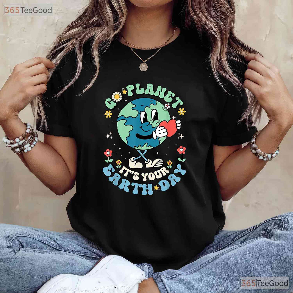 Cute Go Planet Its Your Earth Day 2026 T-Shirt Teacher Kids Groovy Retro Flower