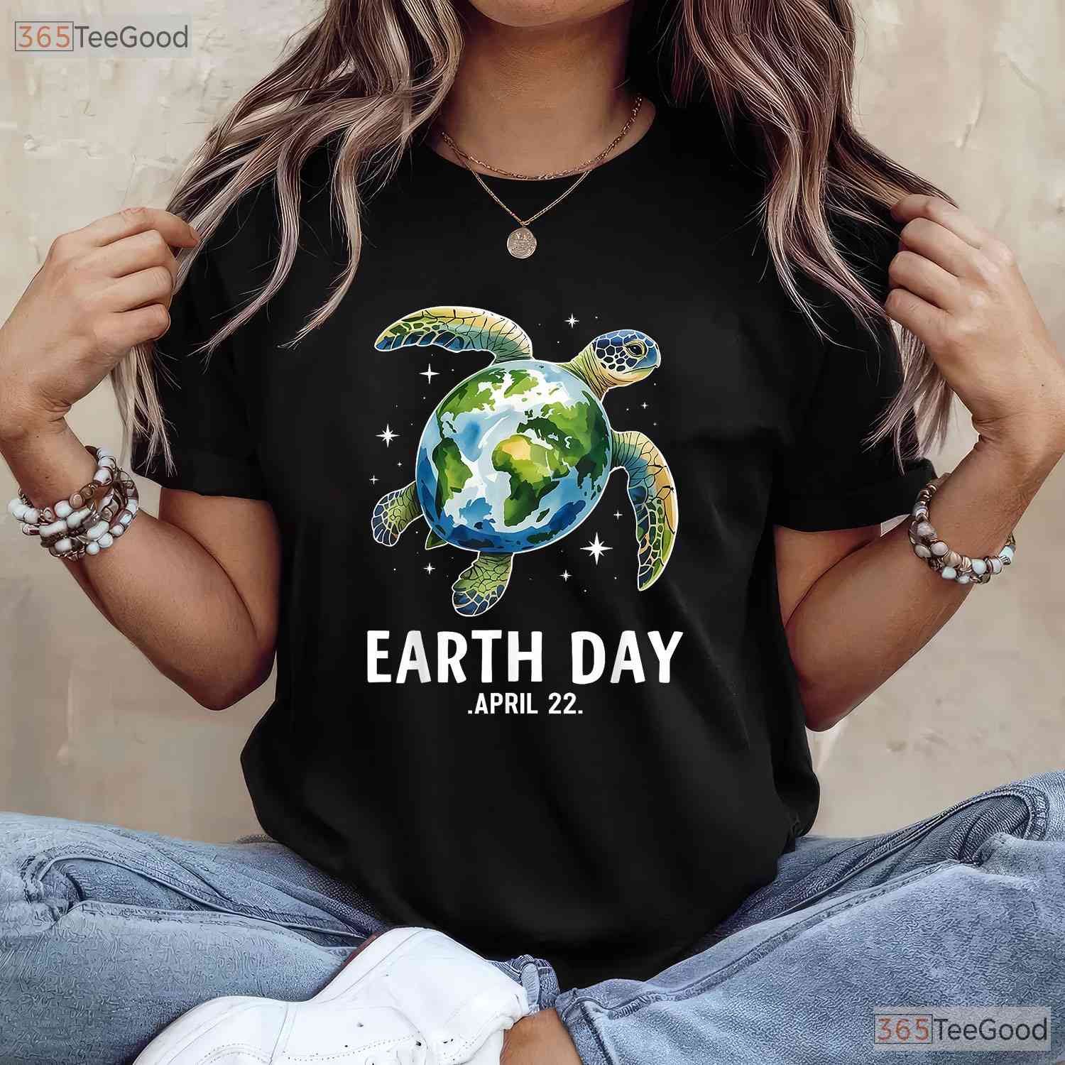 Earth Day Sea Turtle Globe April 22 T-Shirt Eco Awareness Ocean Conservation Top