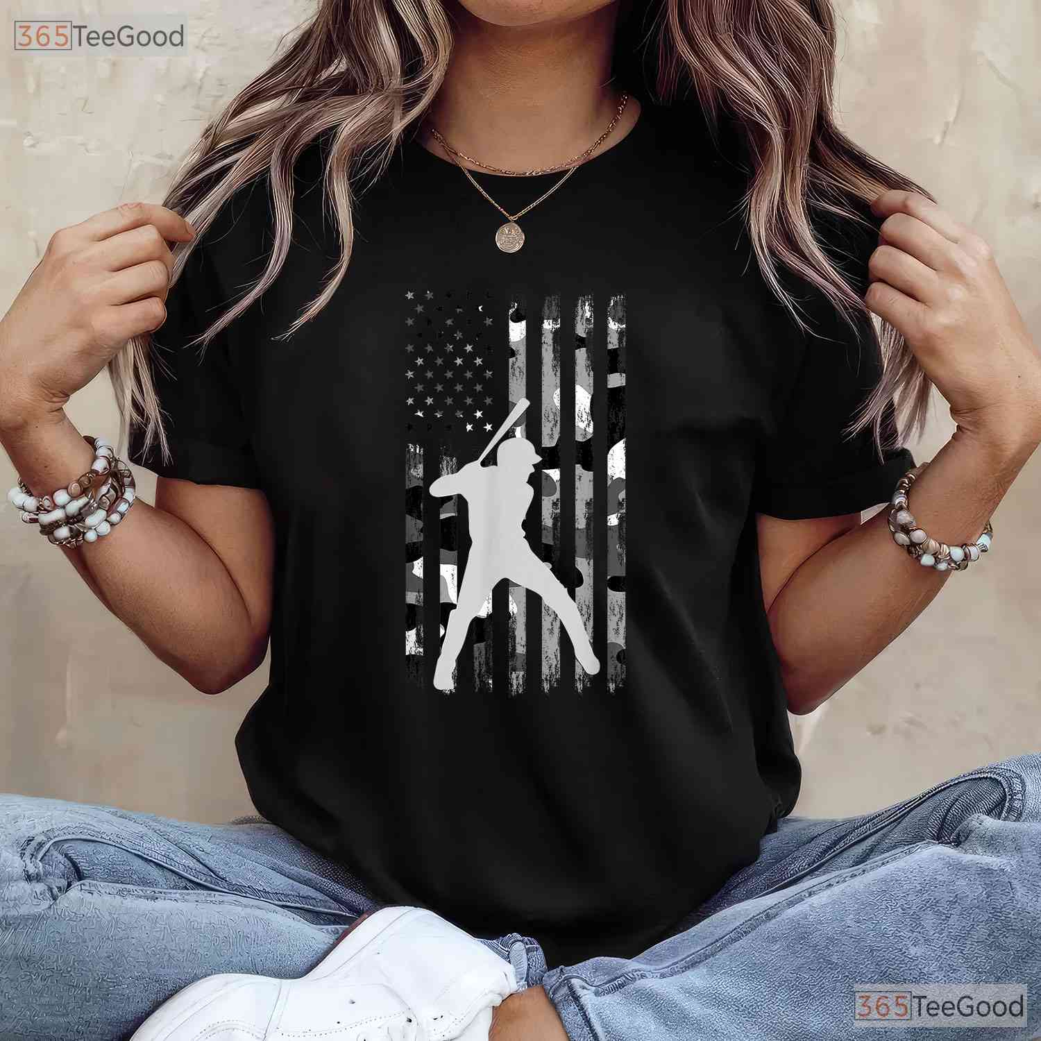 American Flag Baseball Player Camo T-Shirt USA Patriotic Graphic Sports Gift