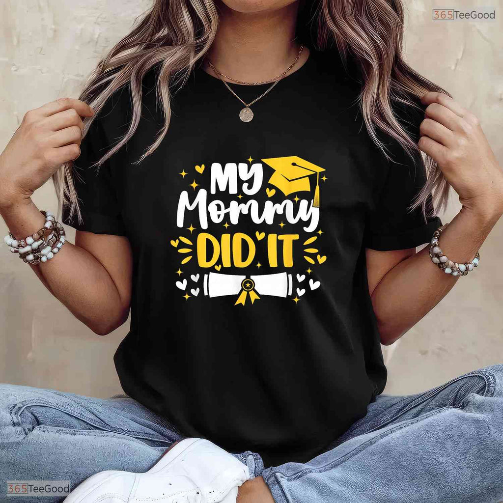 Cute My Mommy Did It Graduation Proud Toddler Kids Graduate Mom Day T-Shirt