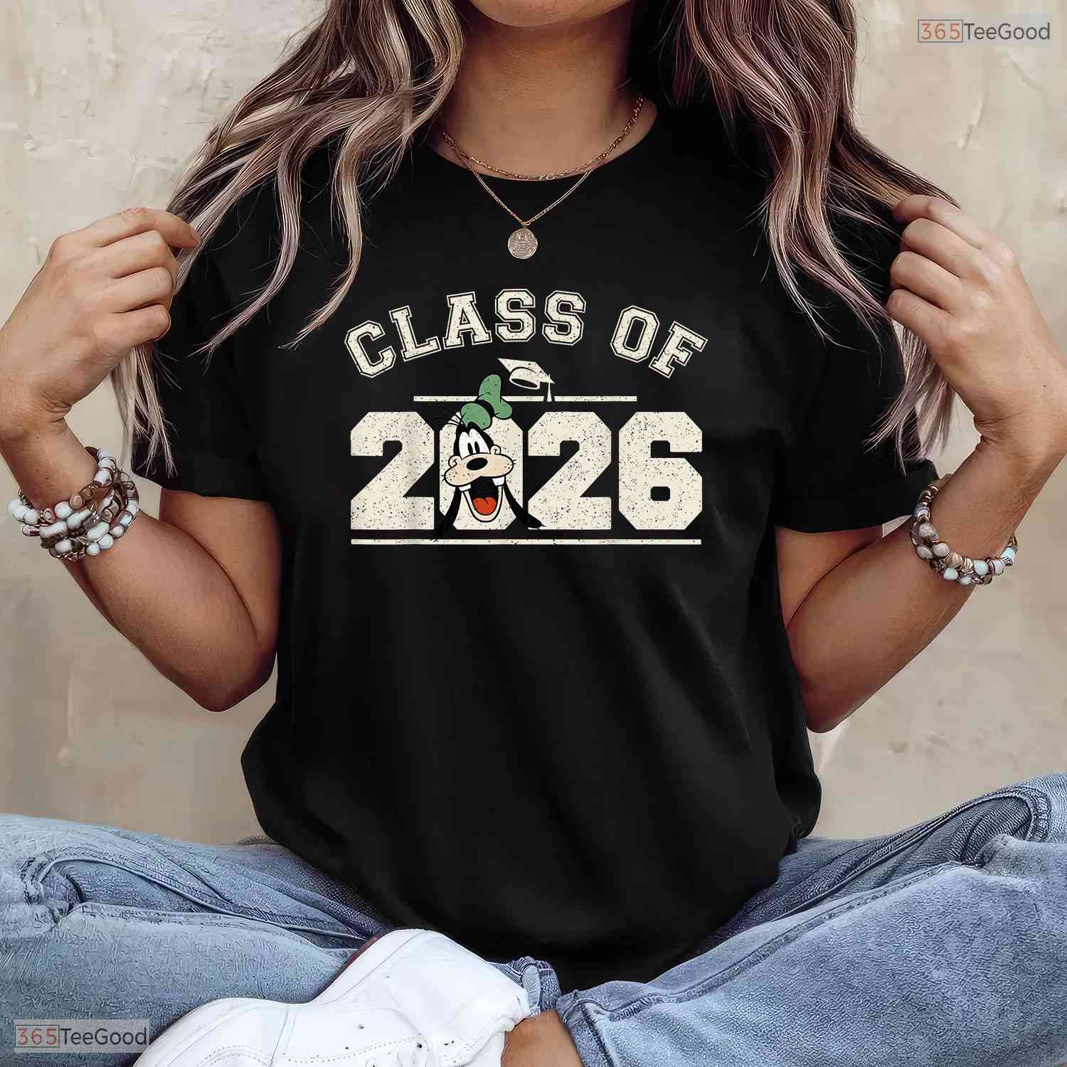 Classic Cartoon Dog Friends Graduation Class Of 2026 Senior Party T-Shirt