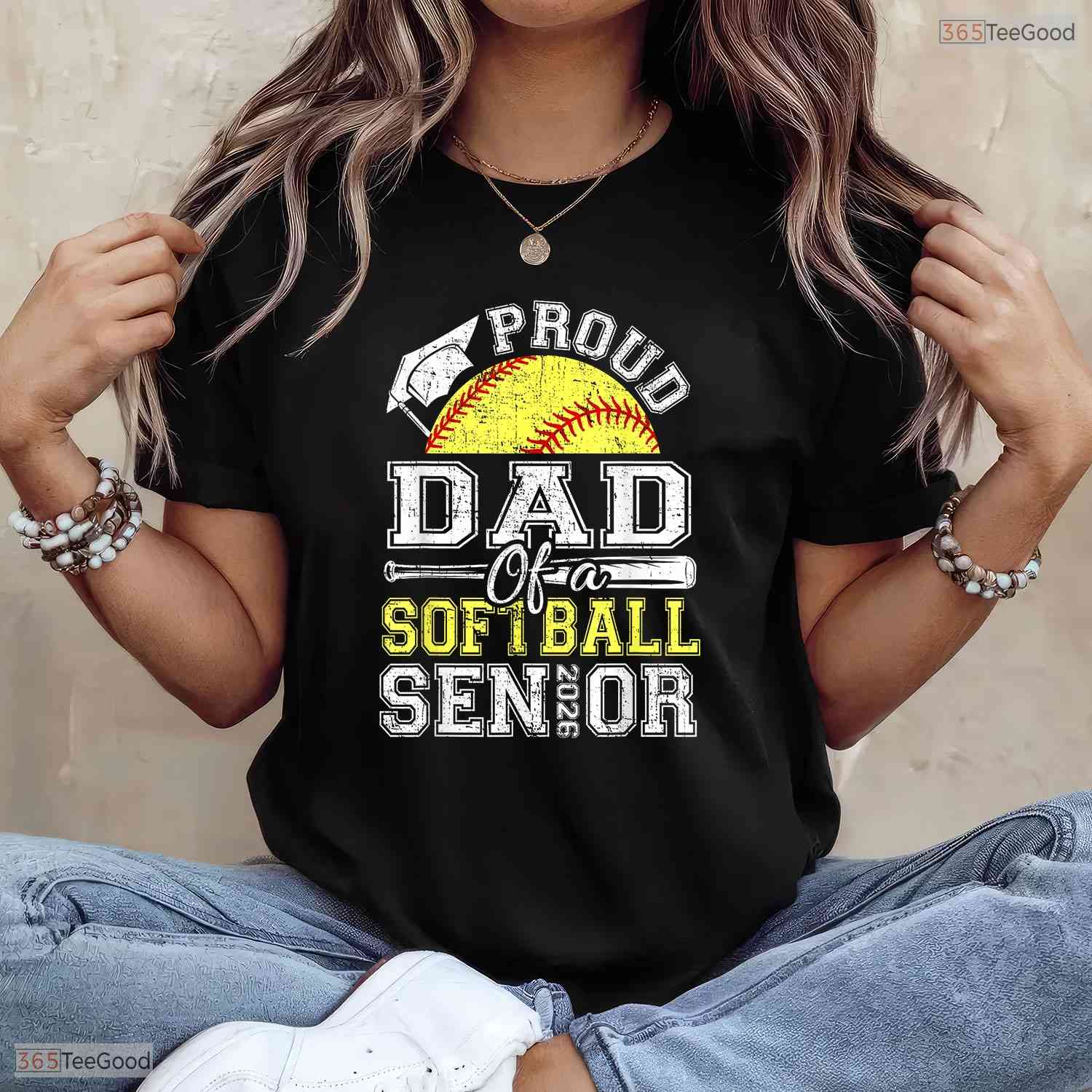 Awesome Proud Dad Of A 2026 Senior Softball Graduate Athlete Sports T-Shirt