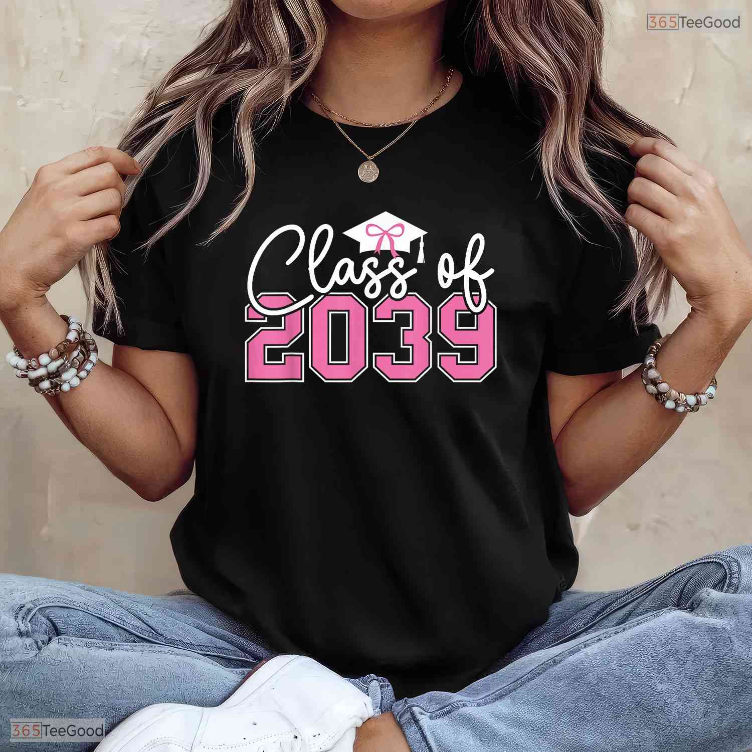 Trendy Class Of 2039 Grow With Me Graduation Pink Bow Girls Photo T-Shirt