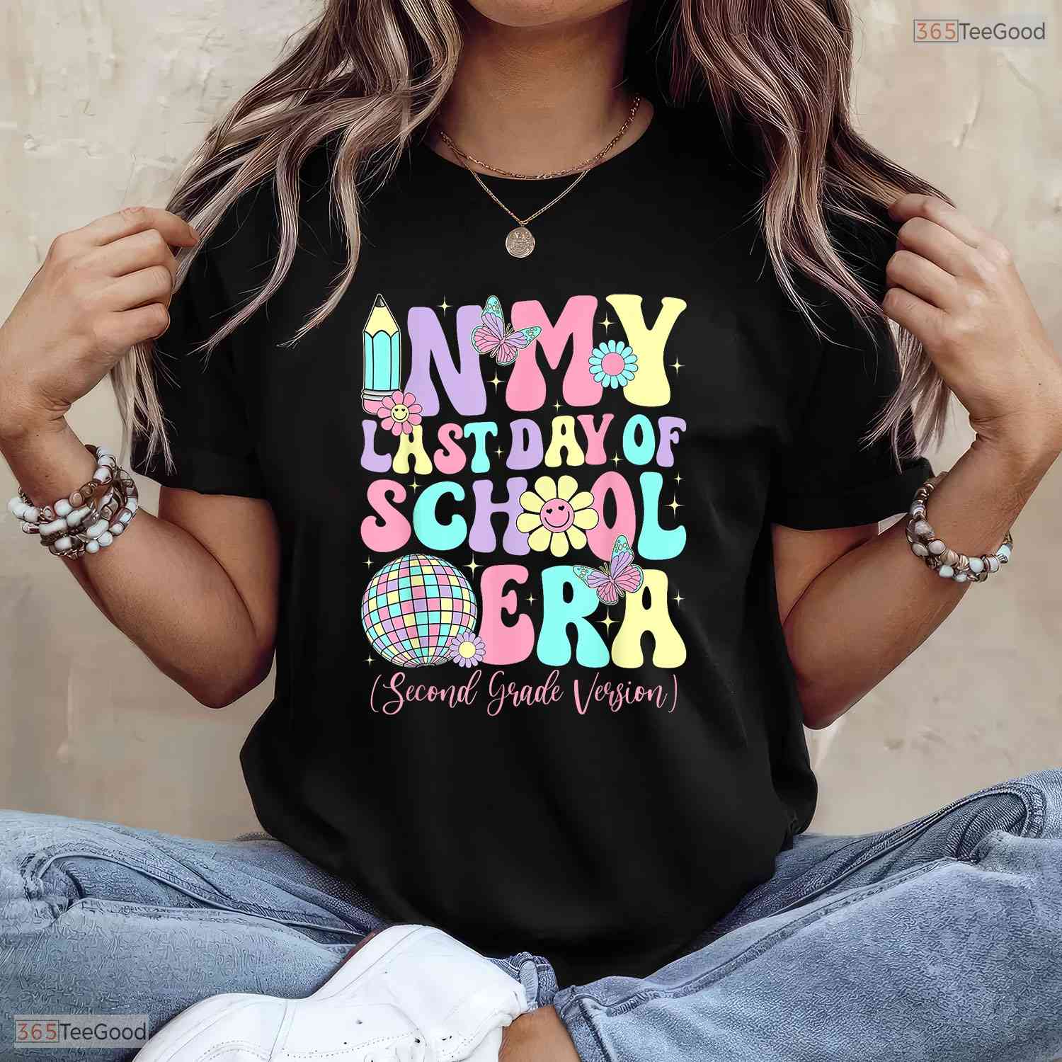 Retro Groovy In My Last Day Of School Era Second Grade Graduation Kids T-Shirt