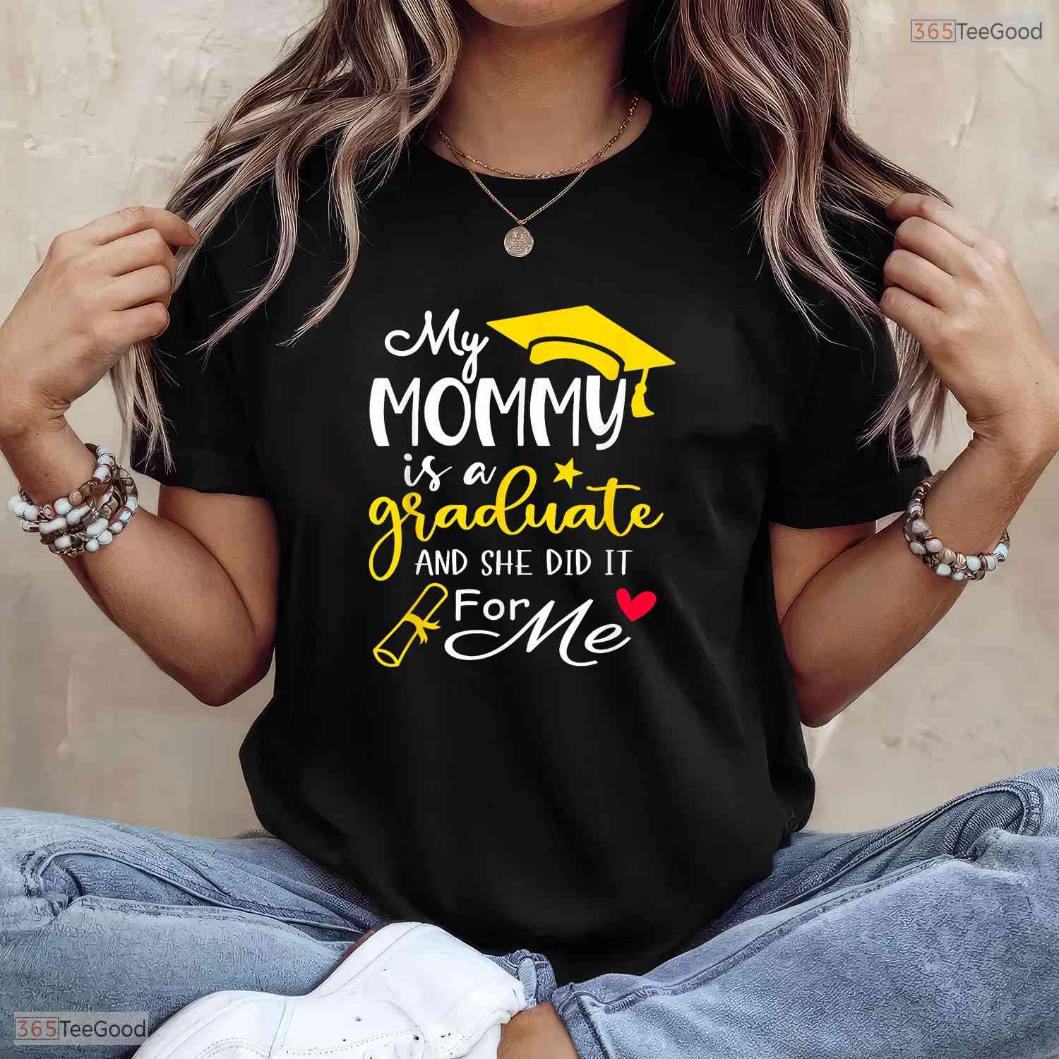 Cute My Mommy Did It Graduated Mom Proud Children Graduation Family Joy T-Shirt
