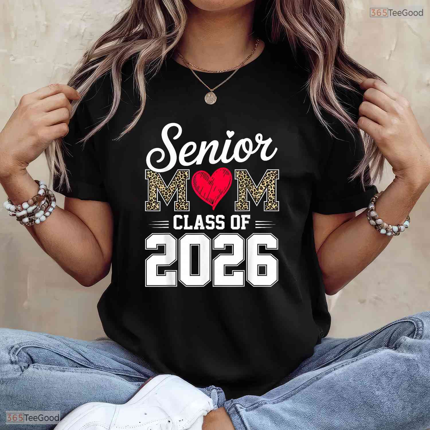 Proud Senior Mom Class Of 2026 Graduate High School Ceremony Party T-Shirt