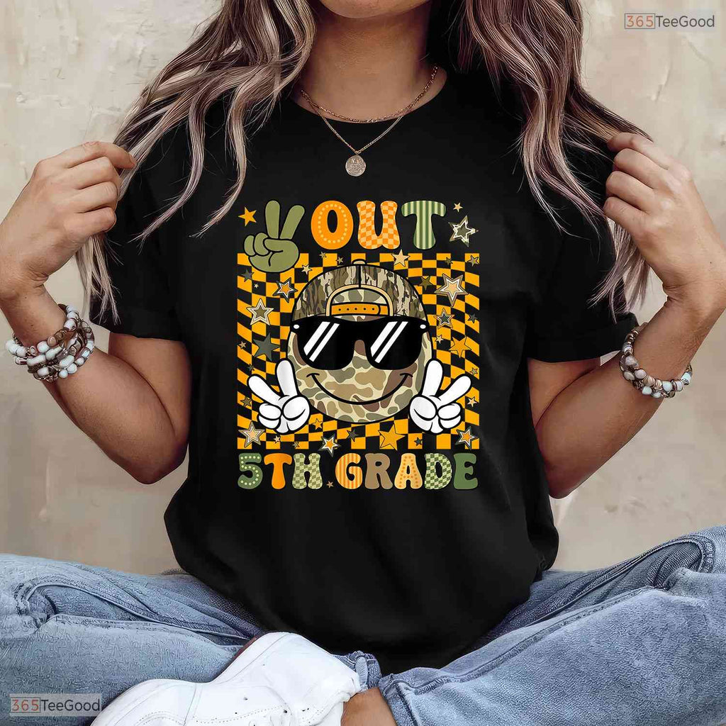 Peace Out 5th Grade Camo Last Day Of School Elementary Boys Graduation T-Shirt