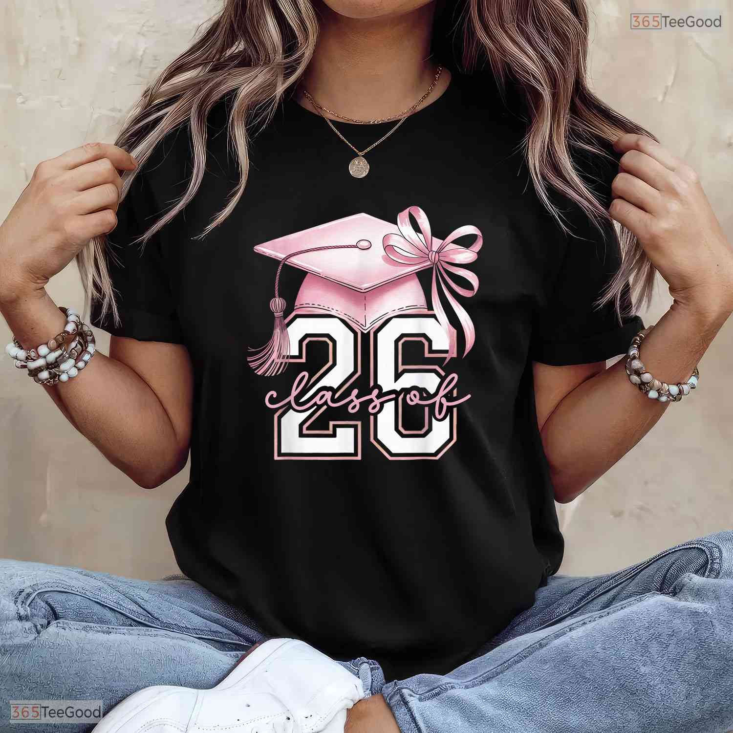 Trendy Pink Coquette Bow Senior Class Of 2026 Graduation Girls Aesthetic T-Shirt