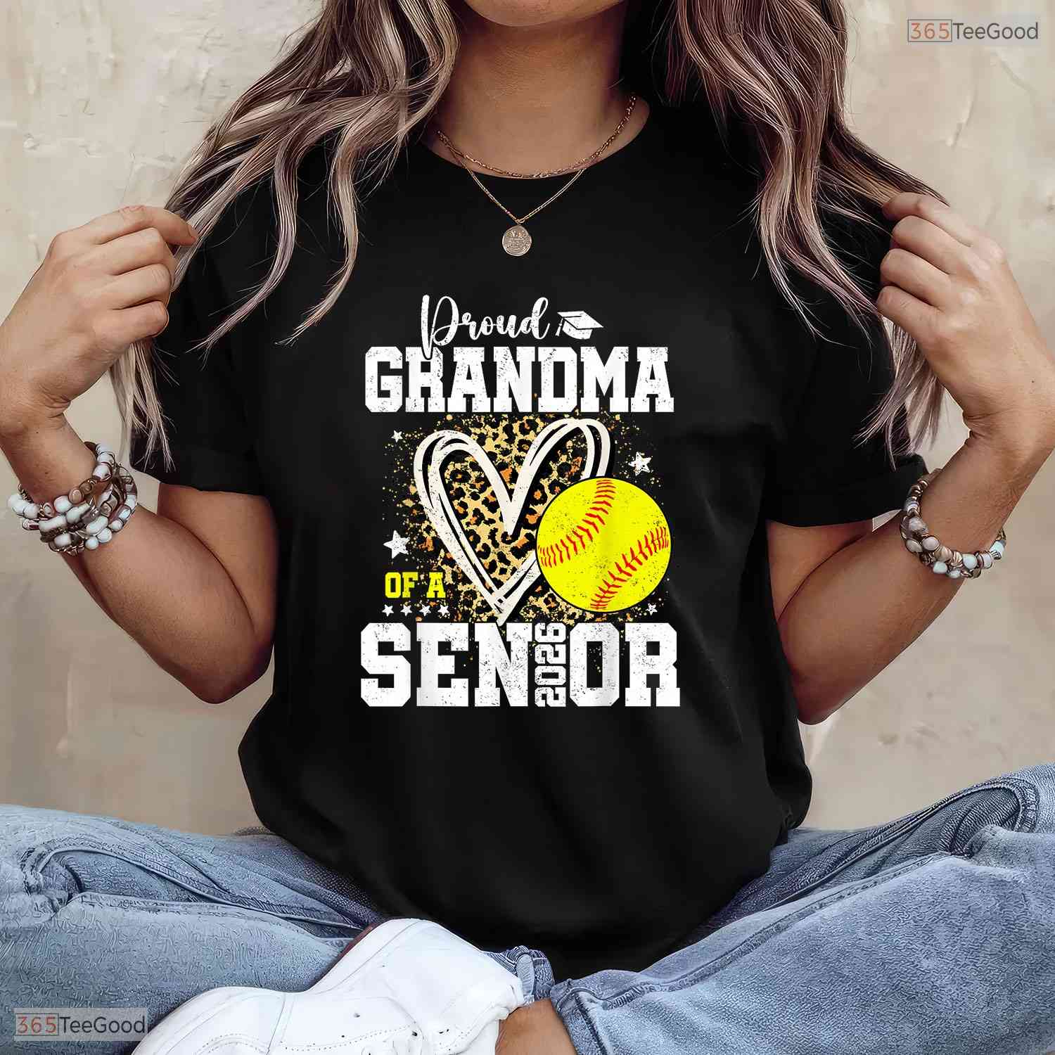 Proud Grandma Of A 2026 Senior Softball Player Graduate Sports Family T-Shirt