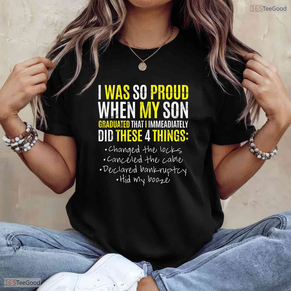 Proud Mom And Dad Of A College Graduate Funny University Ceremony Family T-Shirt