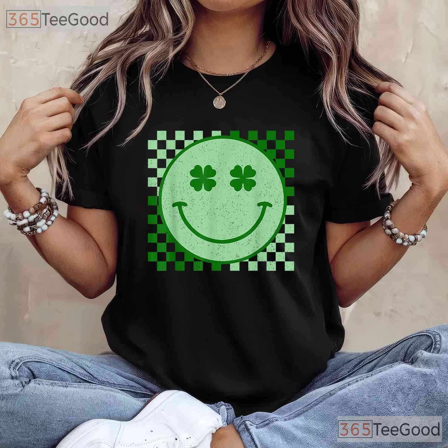 Retro Groovy Smiley Face St Patricks Day T-Shirt Hippie Shamrock Happy Tee