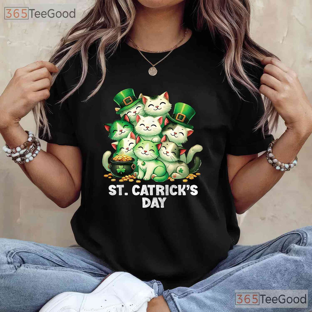 Happy St Catricks Day Cats T-Shirt Funny Kitten Irish Pet Lover Gift Tee