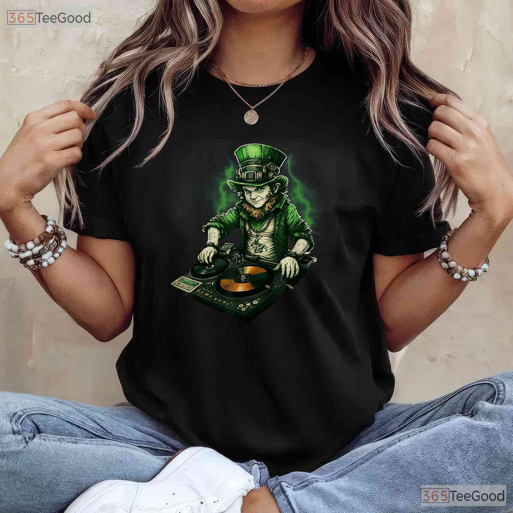 Irish Leprechaun DJ Turntable St Patricks Day T-Shirt Music Lover Club Tee