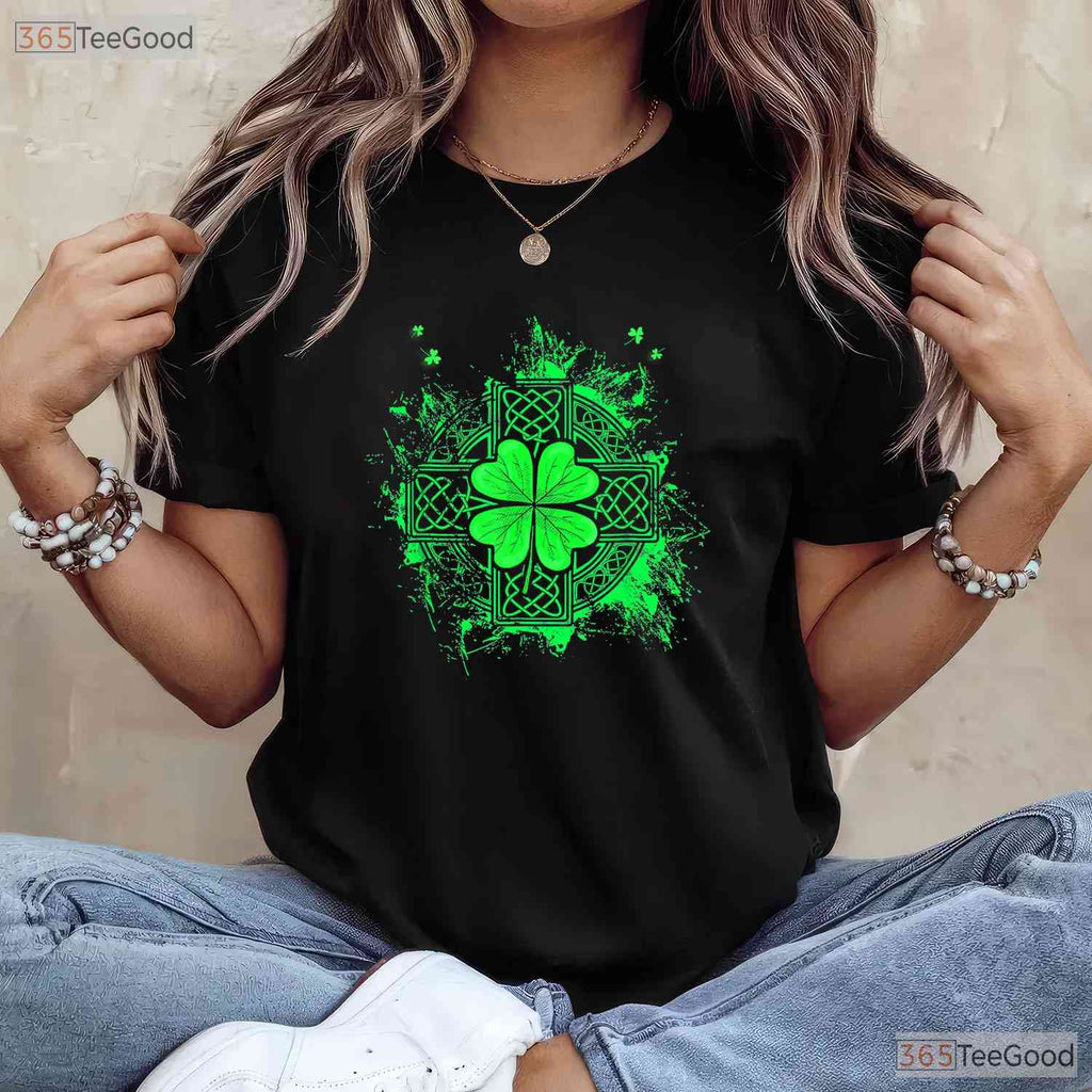 Celtic Knot Irish Shamrock St Patricks Day T-Shirt Traditional Green Tee