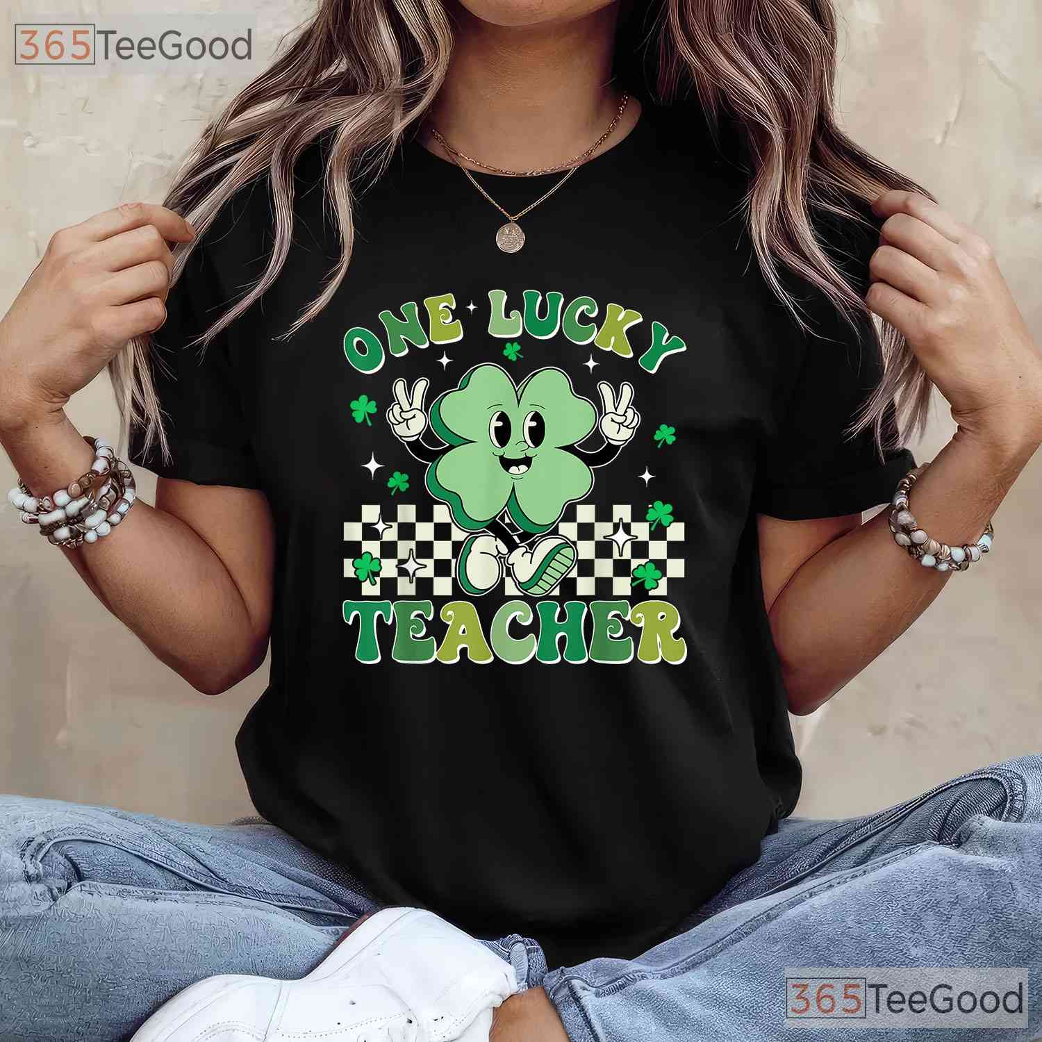 Retro Groovy One Lucky Teacher St Patricks Day T-Shirt Smiley Face School