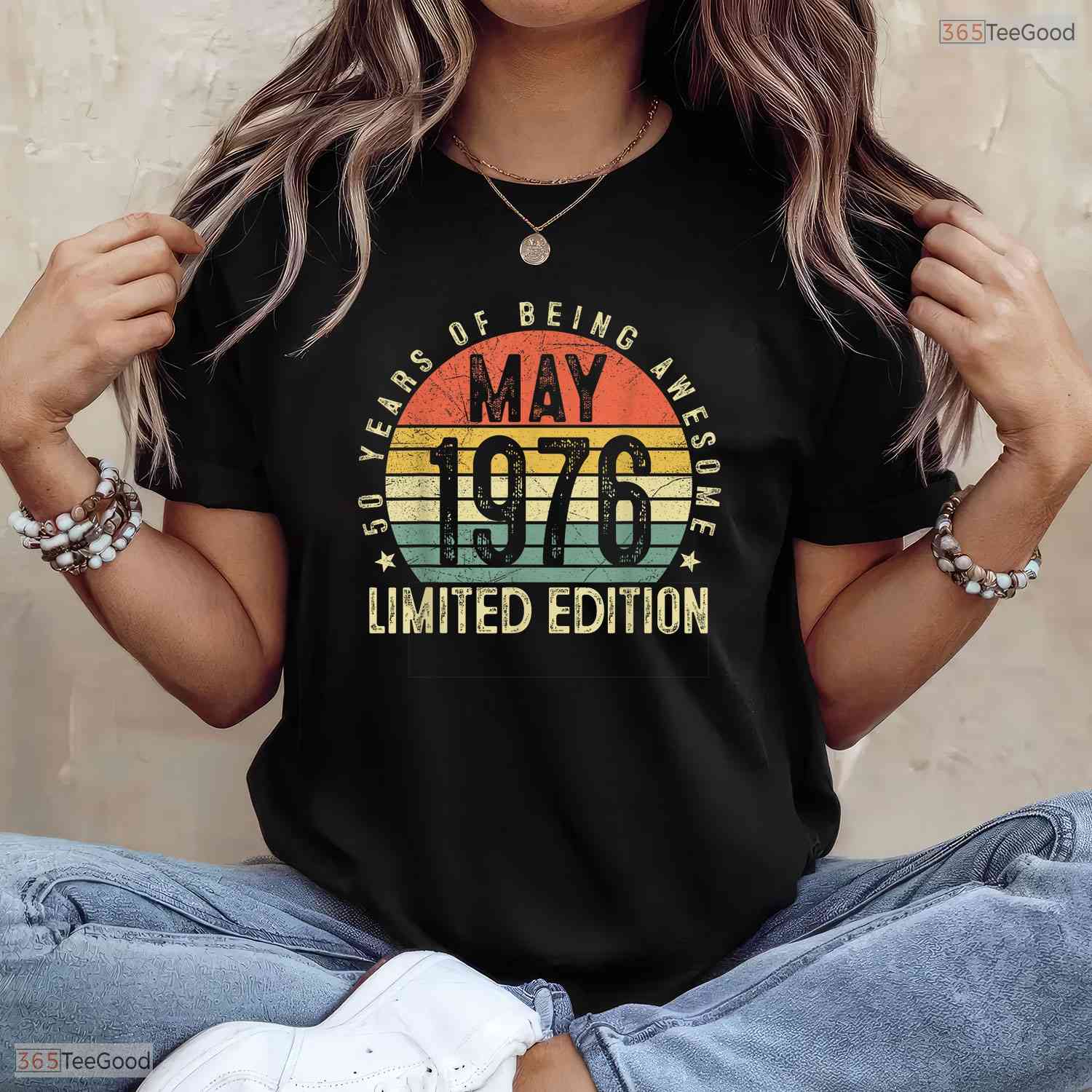 50 Year Old Vintage Born In May 1976 50th Birthday Classic Apparel T-Shirt