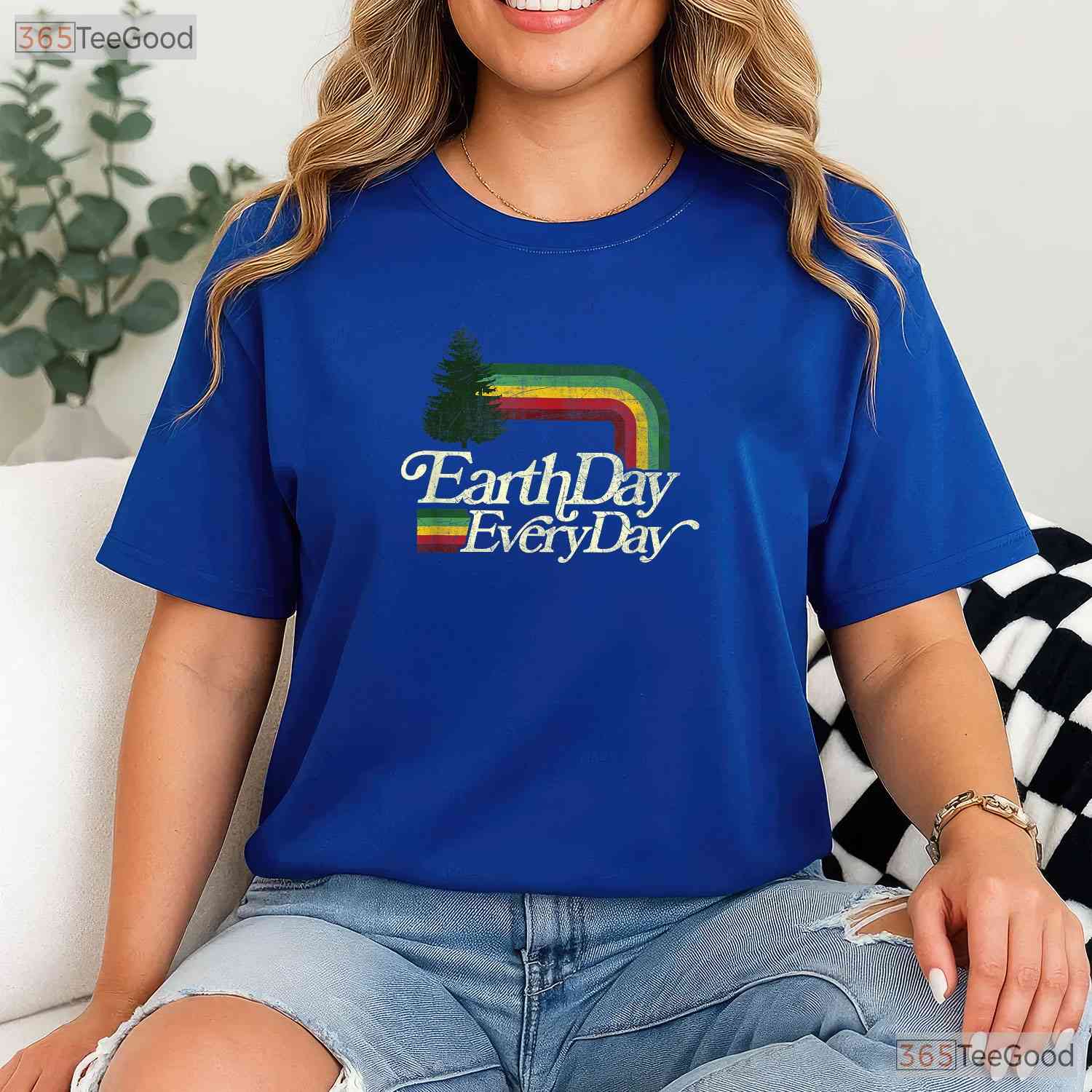 Cute Earth Day Everyday Retro Vintage T-Shirt 70s Style Distressed Planet Graphic