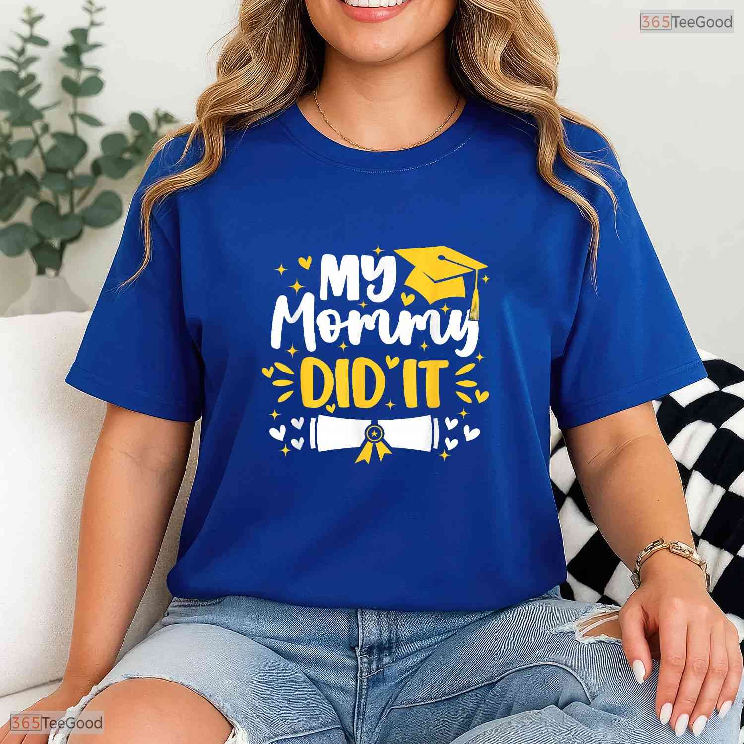 Cute My Mommy Did It Graduation Proud Toddler Kids Graduate Mom Day T-Shirt
