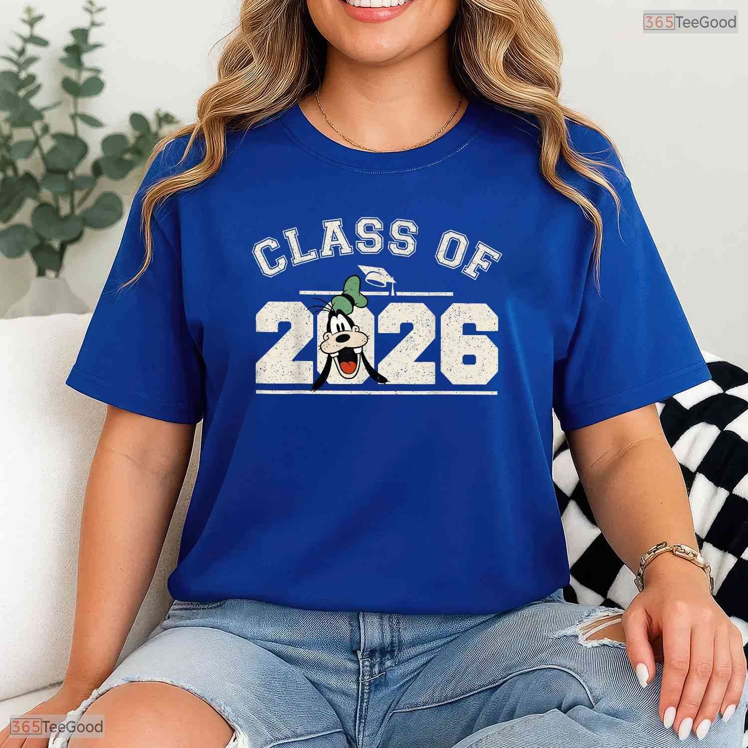 Classic Cartoon Dog Friends Graduation Class Of 2026 Senior Party T-Shirt