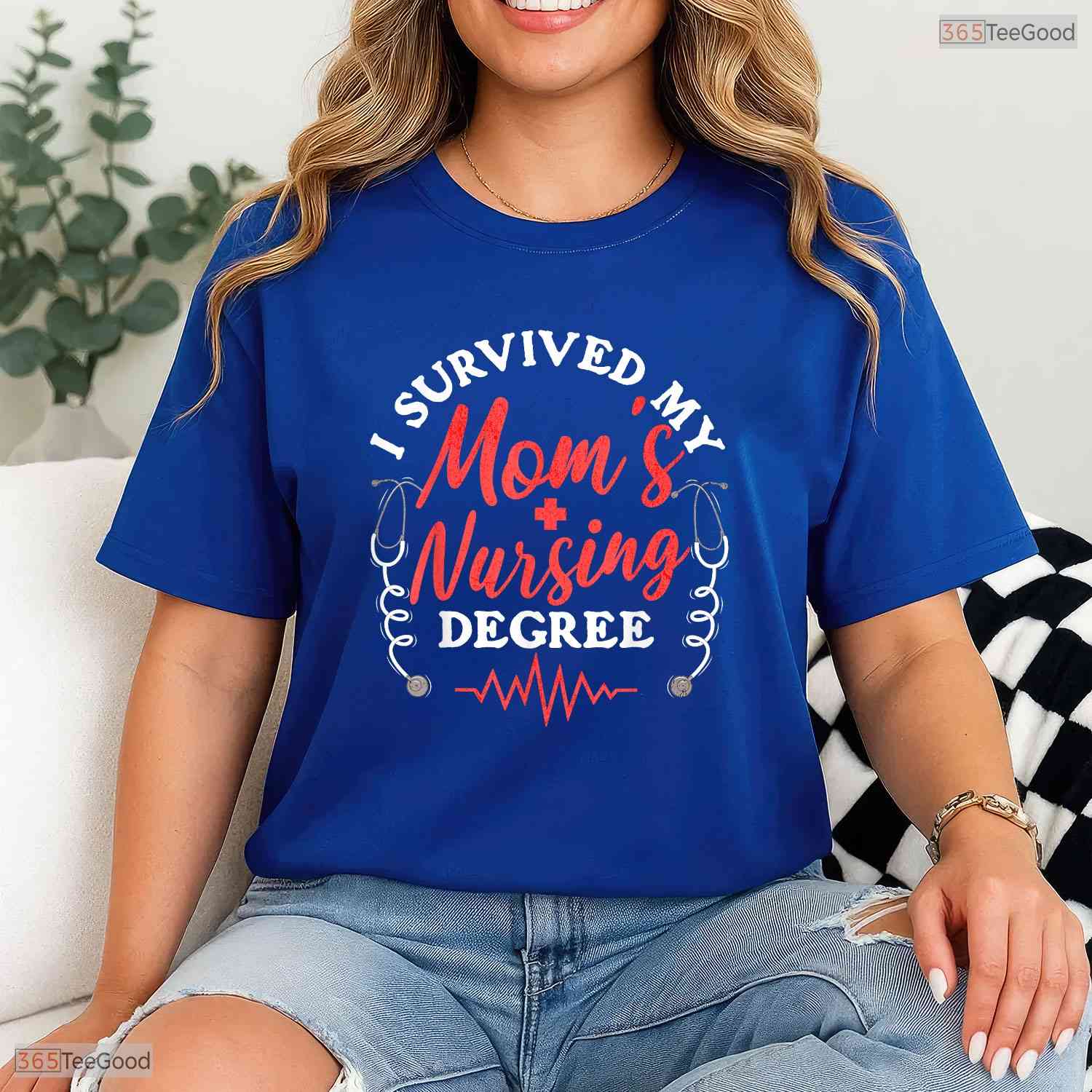 I Survived My Moms Nursing Degree Funny Nursing School Kids Graduation T-Shirt