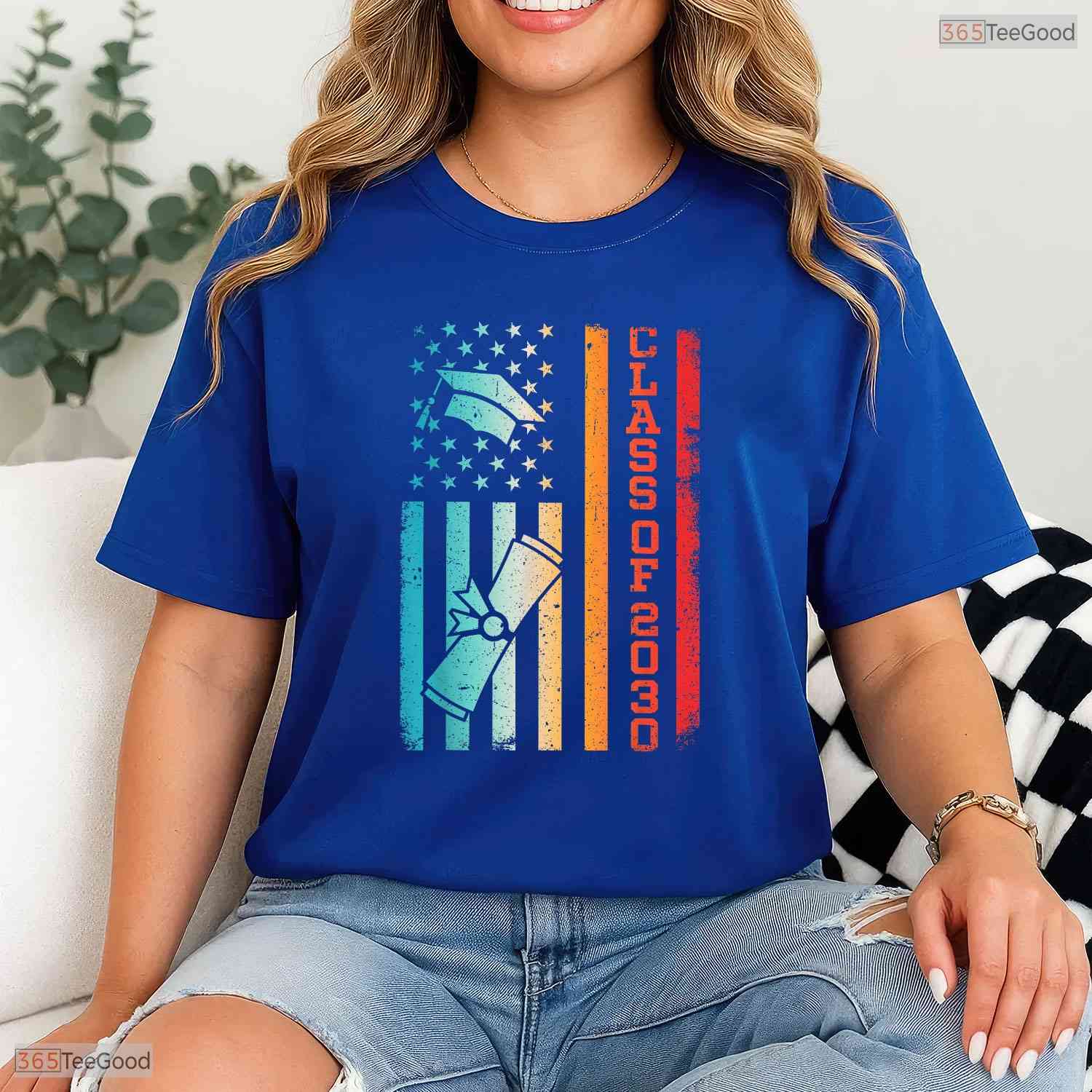 Vintage Class Of 2030 Graduation Back To School USA Flag Patriotic Youth T-Shirt