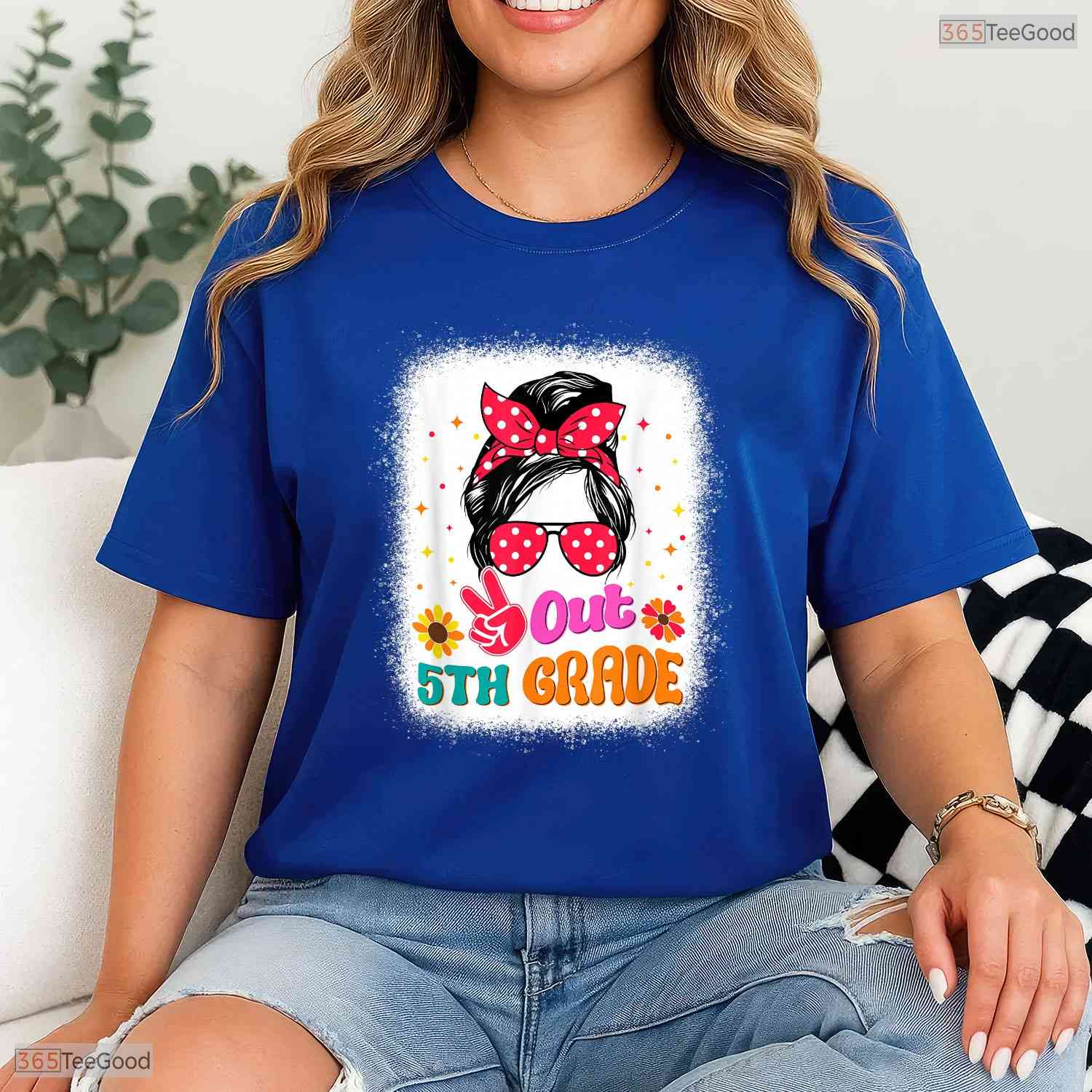 Peace Out 5th Grade Messy Bun Girl Elementary School Moving Up Graduation T-Shirt