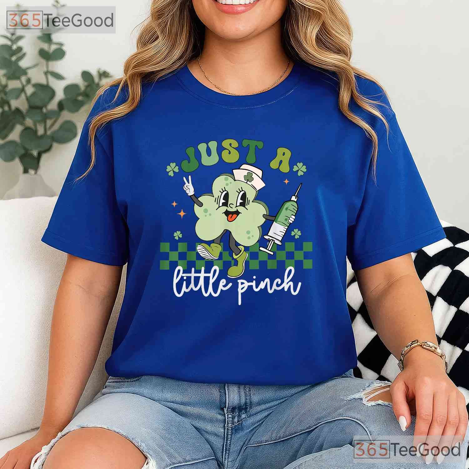 Just A Little Pinch Nurse St Patricks Day T-Shirt Funny Syringe Irish RN Tee