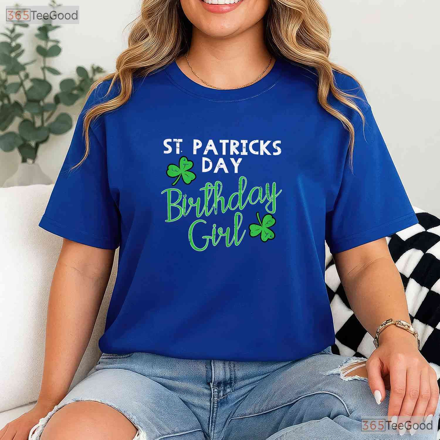 Birthday Girl Born On Saint Paddys St Patricks Day T-Shirt Irish Party Tee