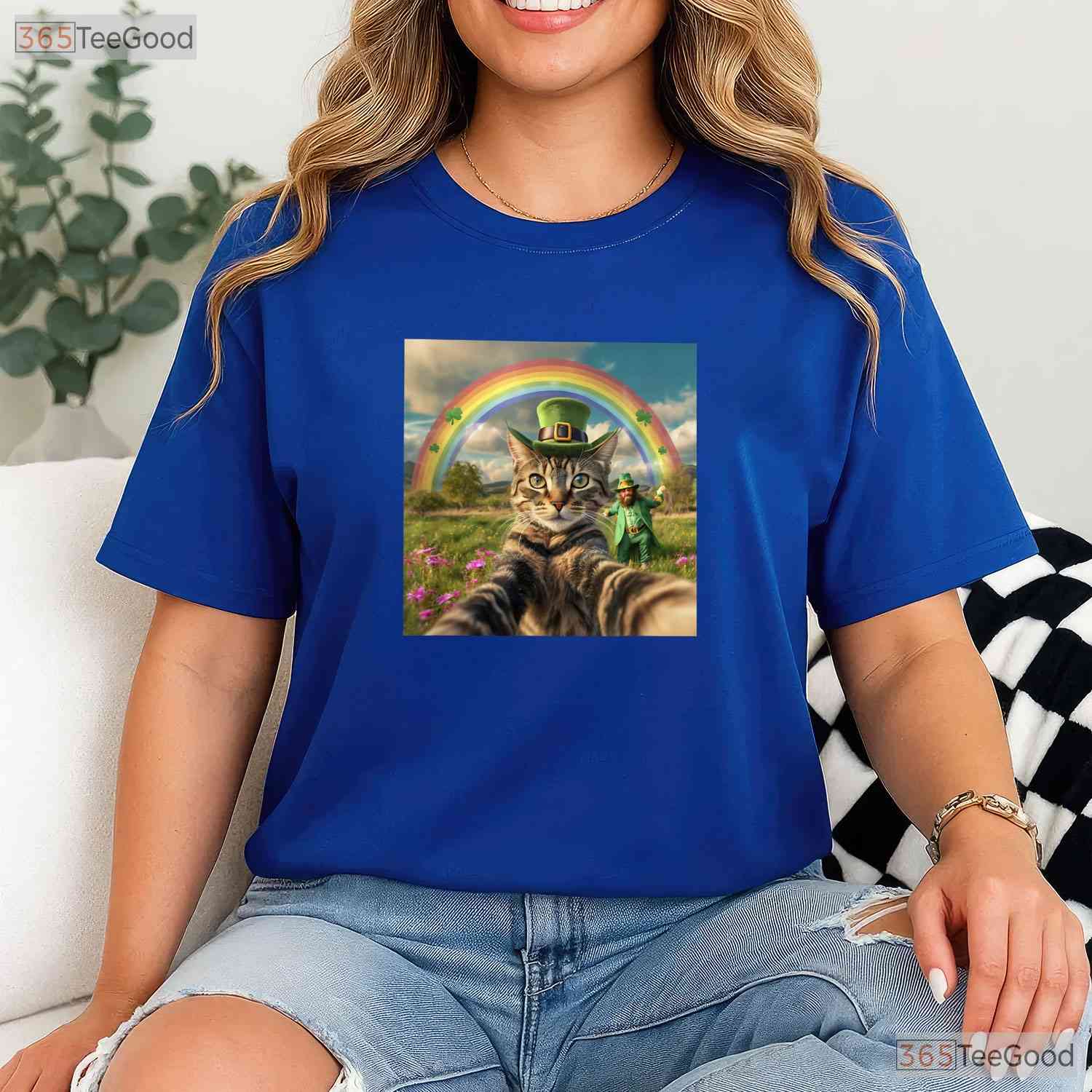 Cat Selfie With Leprechaun St Patricks Day T-Shirt Funny Photo Irish Tee