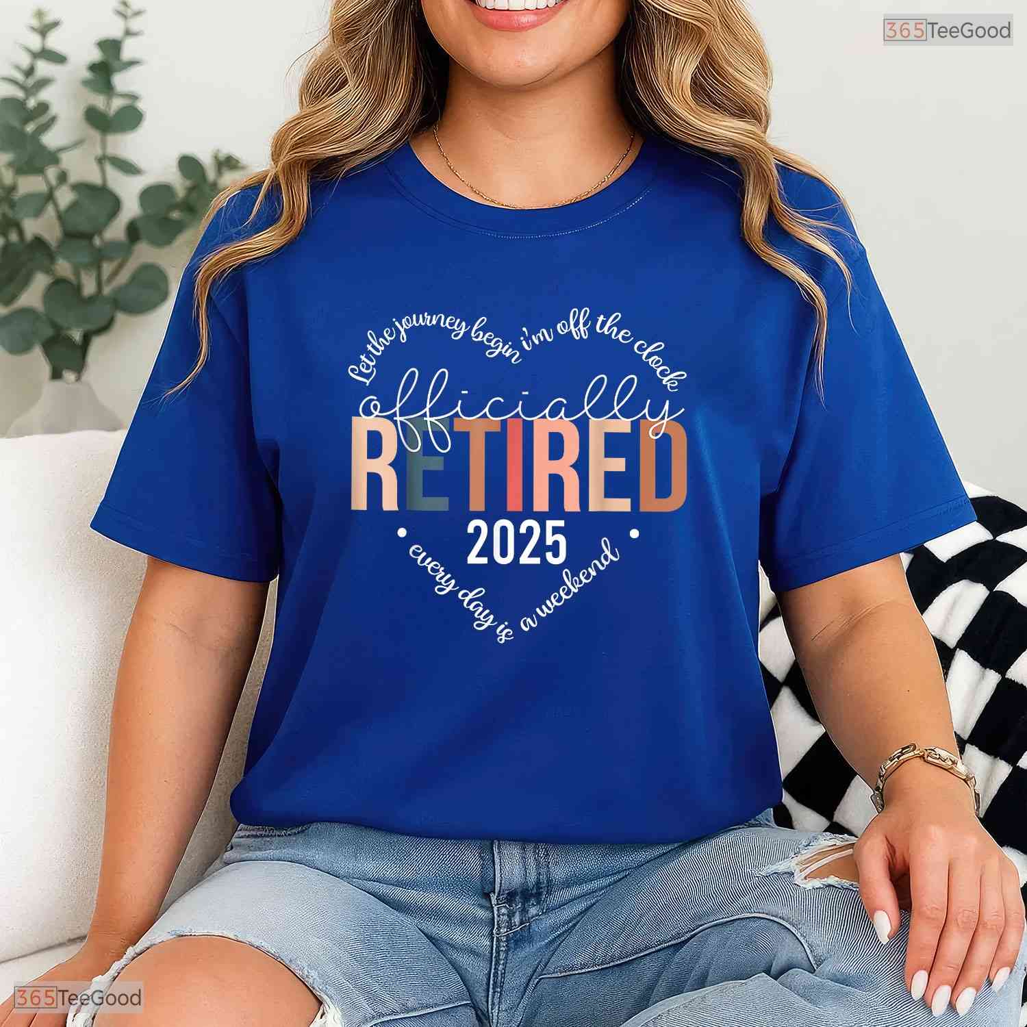 Officially Retired 2025 Heart Design T-Shirt- Women May Birthday Shirt Gift
