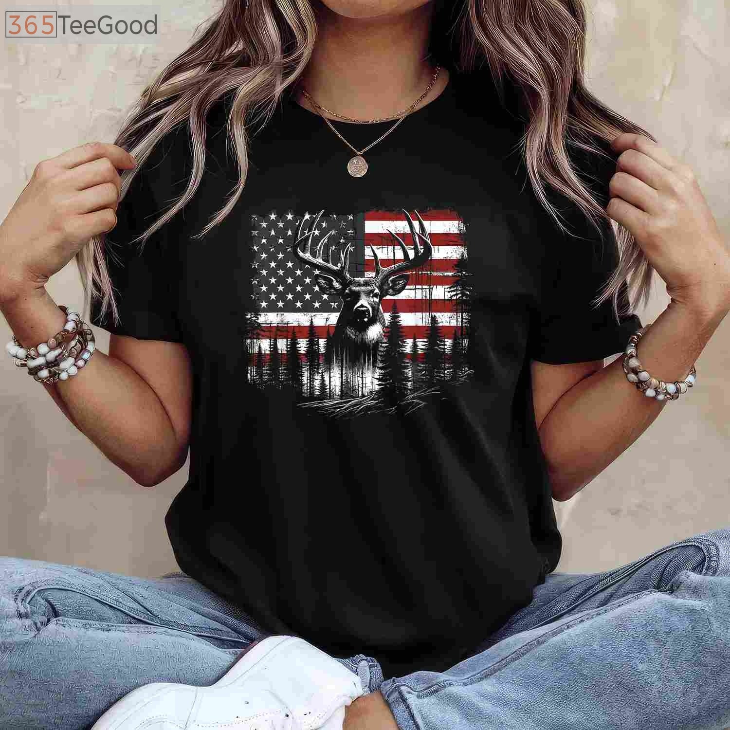 American Flag Deer Hunting T-Shirt - Whitetail Buck Antlers Hunter Gift