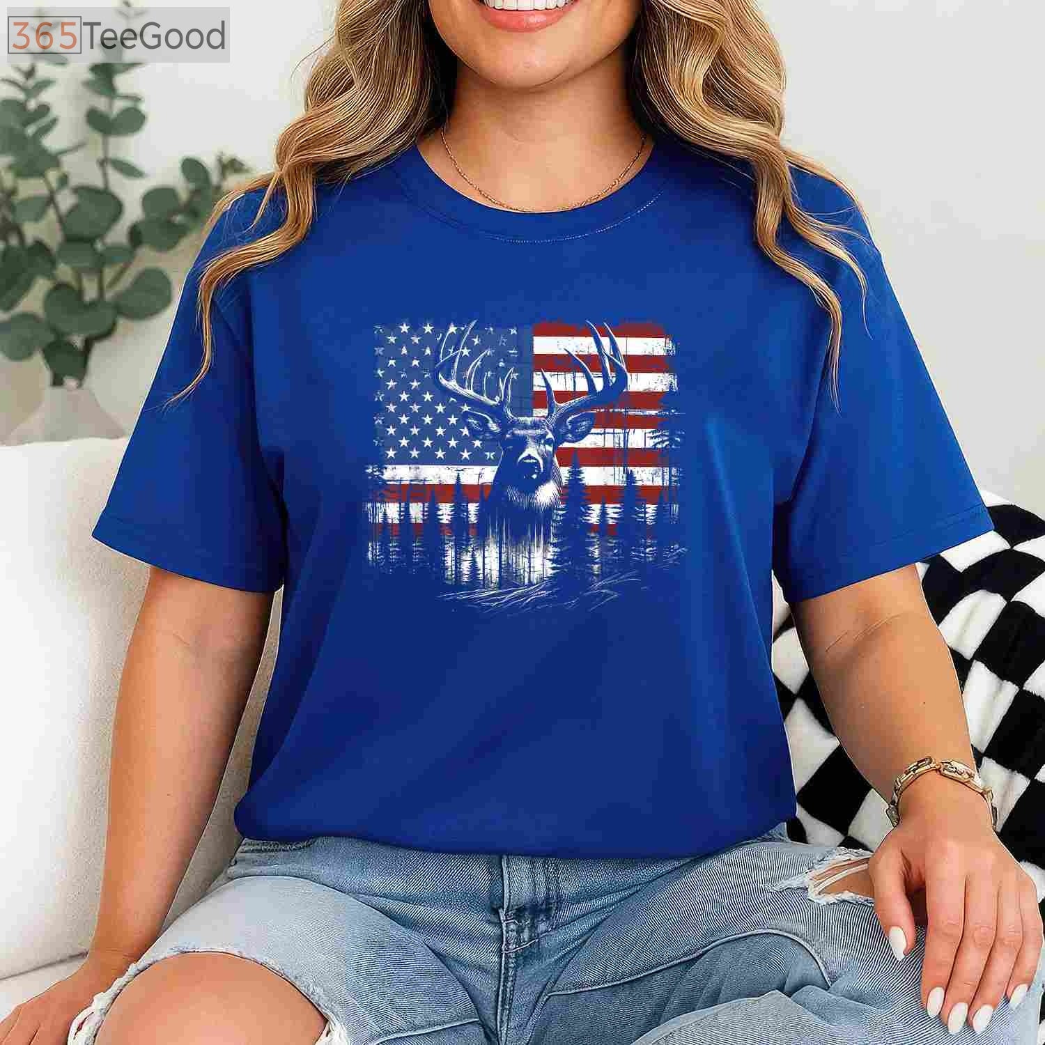 American Flag Deer Hunting T-Shirt - Whitetail Buck Antlers Hunter Gift