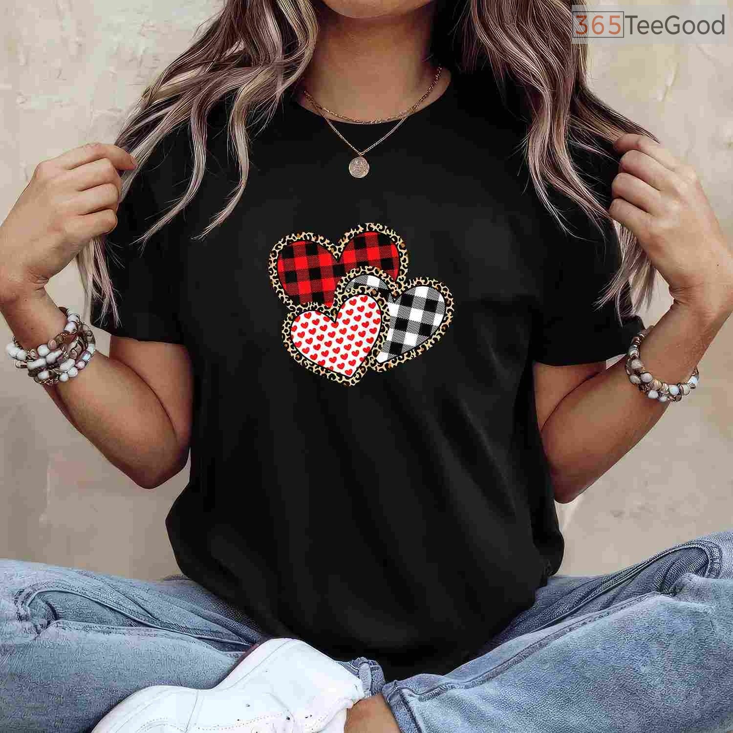 Cute Valentines Day Love Heart Graphic T-Shirt, Romantic Pastel Aesthetic Shirt for Women & Girls