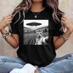 Funny Cat Selfie Tee with Alien UFO Graphic T-Shirt for Adults Men Women Unisex Cat Lover Gift