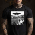 Funny Cat Selfie Tee with Alien UFO Graphic T-Shirt for Adults Men Women Unisex Cat Lover Gift