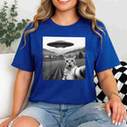 Funny Cat Selfie Tee with Alien UFO Graphic T-Shirt for Adults Men Women Unisex Cat Lover Gift
