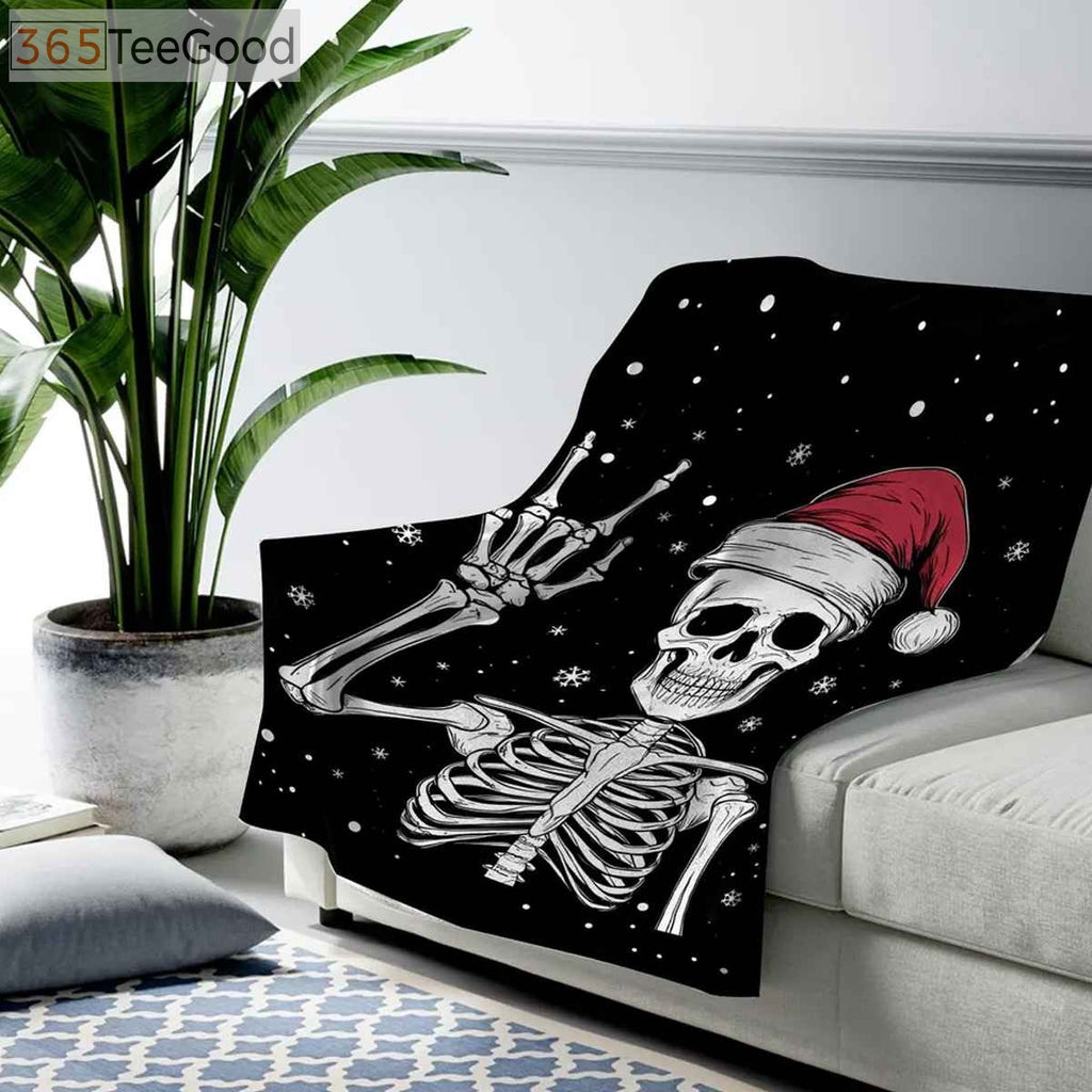 Funny Cute Skeleton Christmas Fleece Blanket – Gothic Cozy Gift for Daughter, Sister, Best Friend
