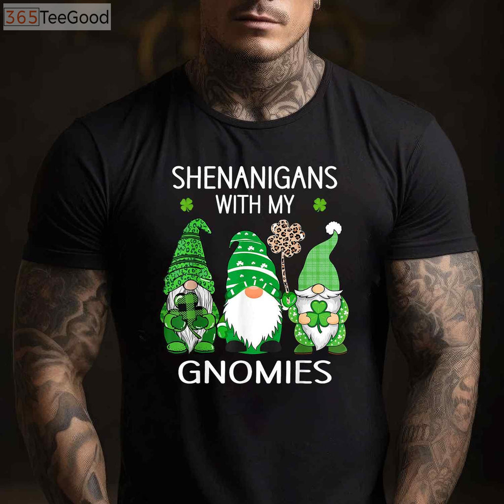 St Patrick’s Day Lucky Shamrock Leopard Gnome T-Shirt for Irish Women