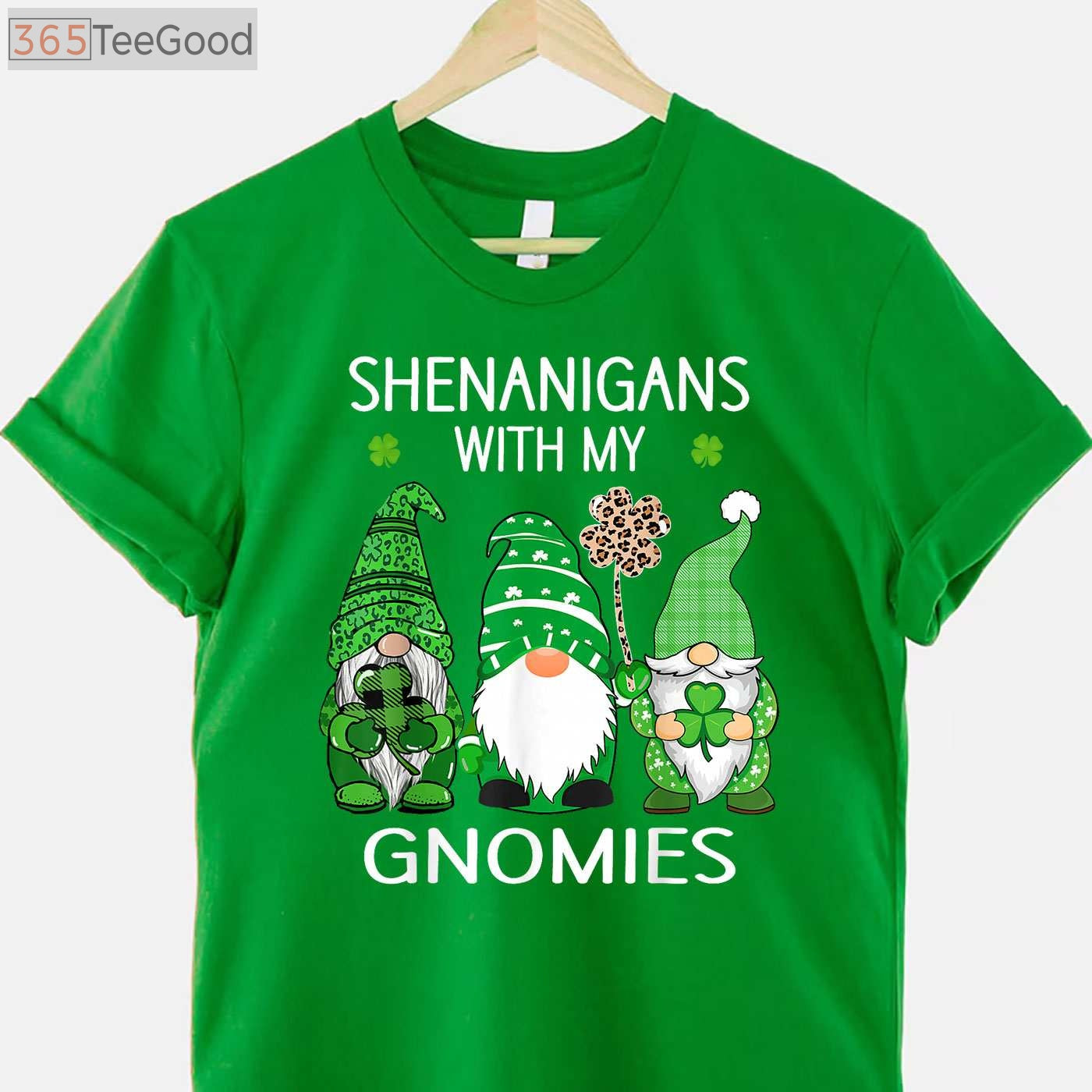 St Patrick’s Day Lucky Shamrock Leopard Gnome T-Shirt for Irish Women