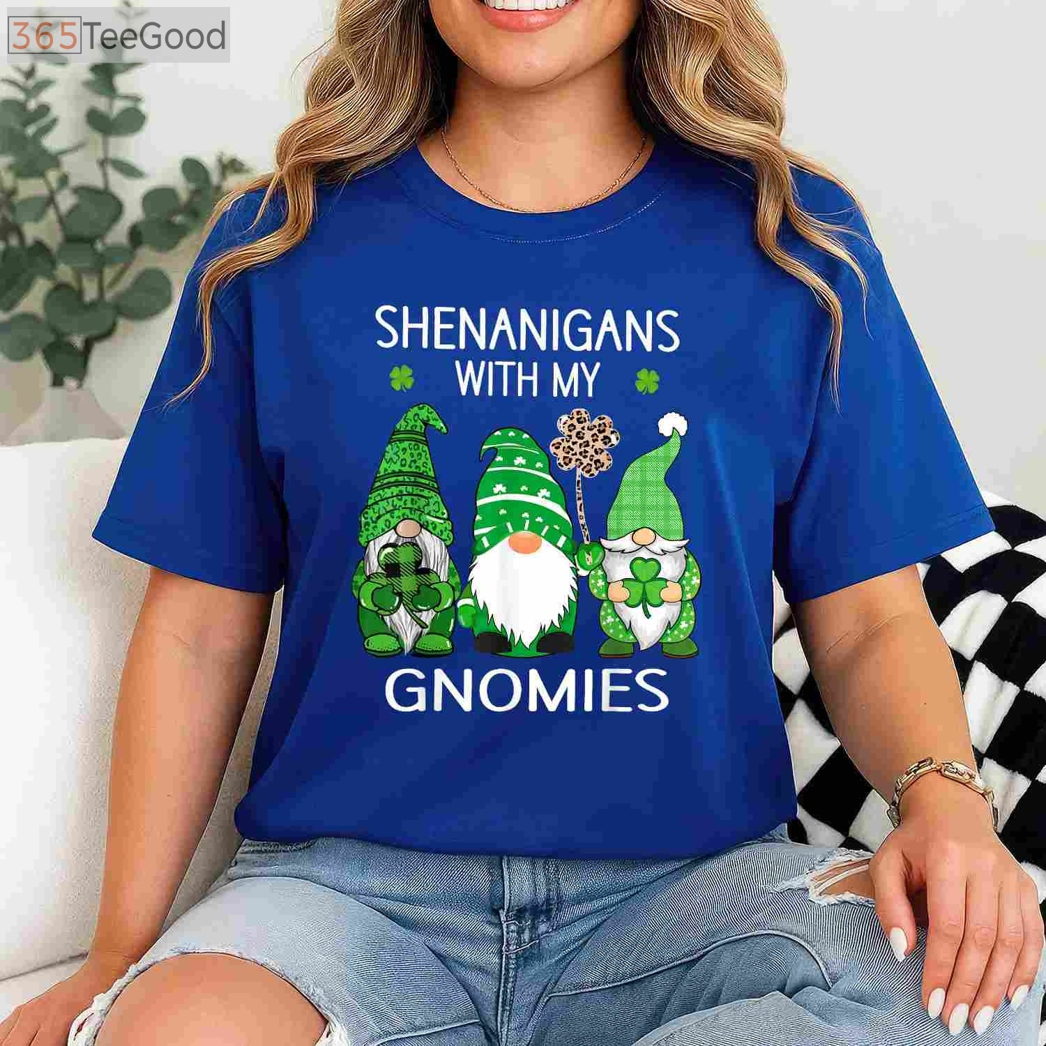 St Patrick’s Day Lucky Shamrock Leopard Gnome T-Shirt for Irish Women